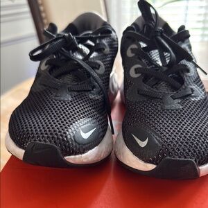 Nike Women Black Athletic Shoes